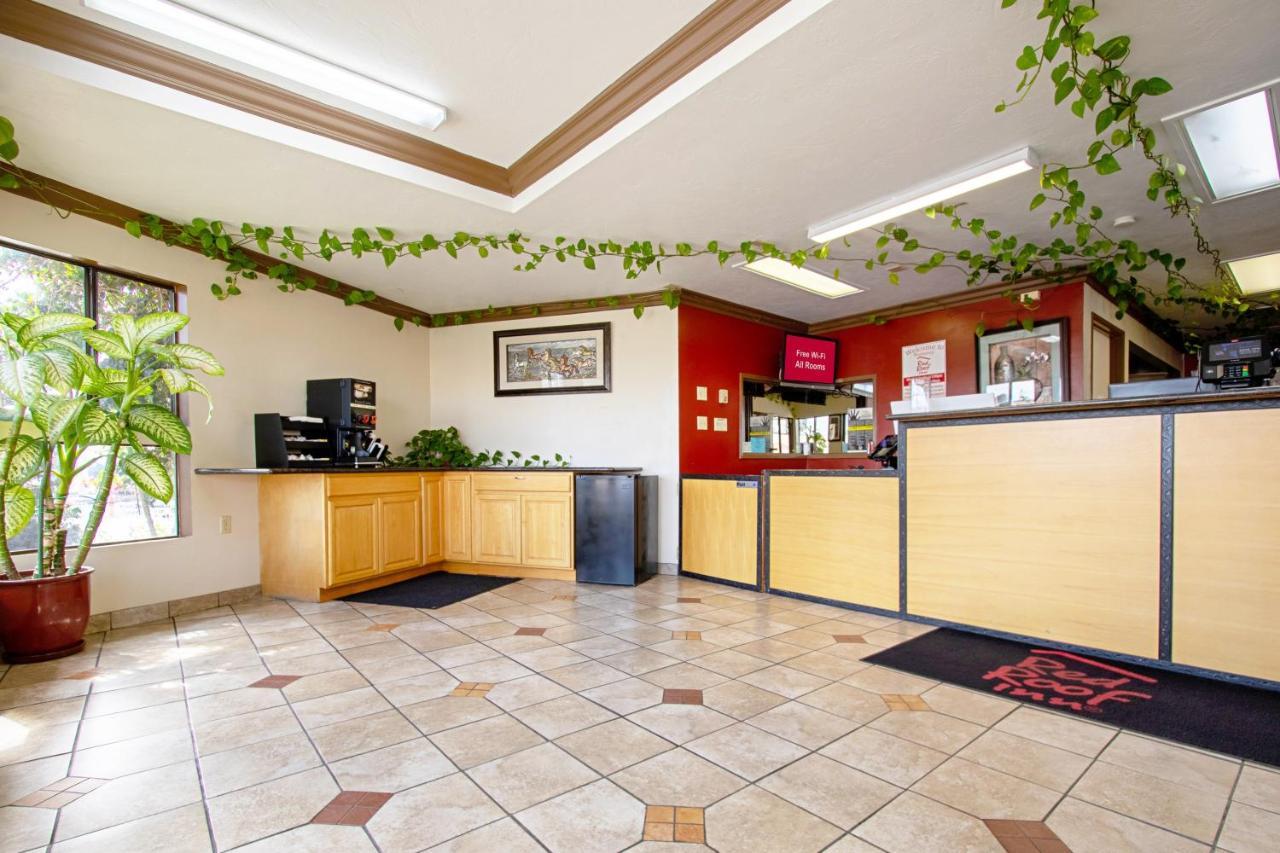 Red Roof Inn & Suites Monterey Exterior foto