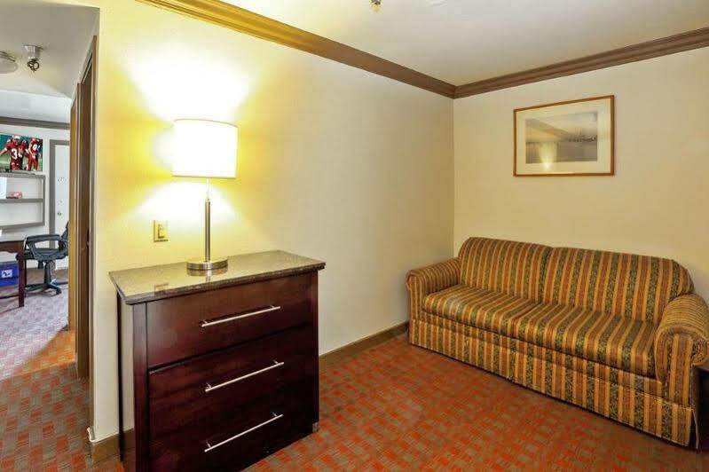 Red Roof Inn & Suites Monterey Exterior foto